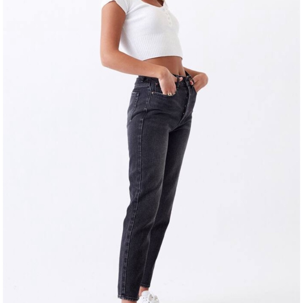 Pacsun black mom jeans in size 25. Like new